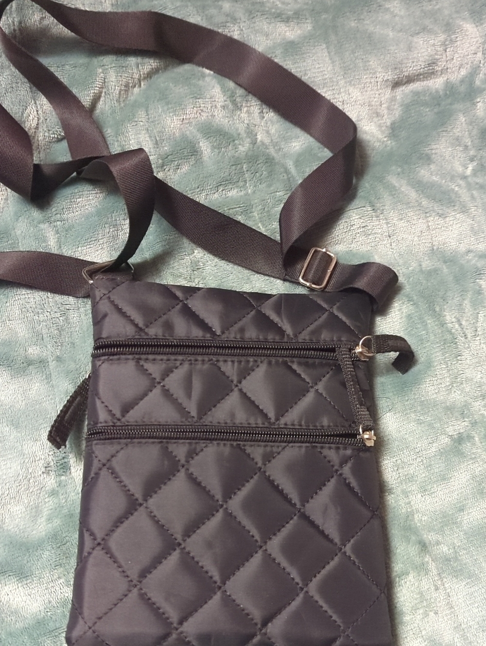 10-Quilted Crossbody Bag for Women - Black. Pre-loved